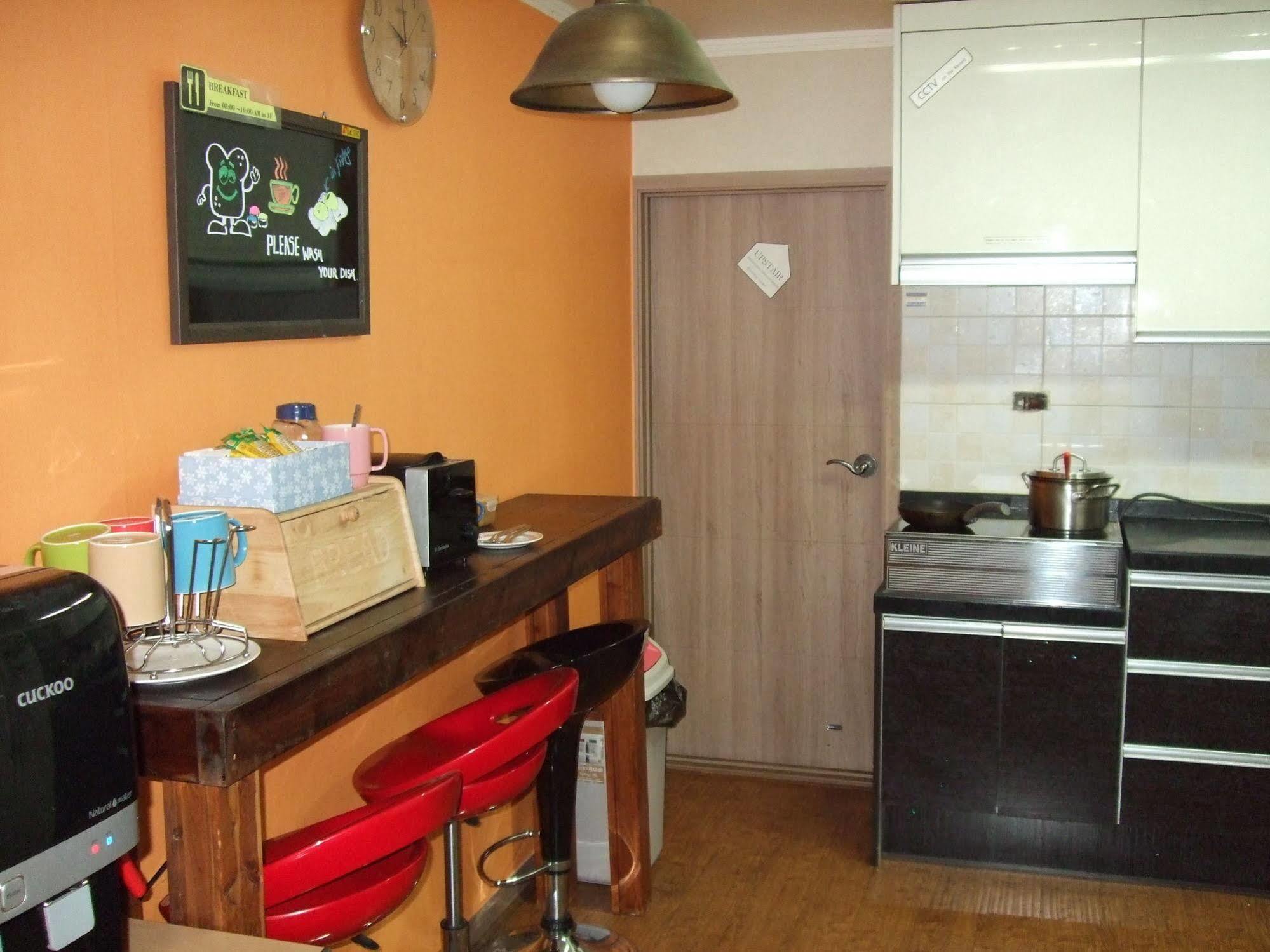 Birdsnest Hostel Hongdae Foreigner Only โซล ภายนอก รูปภาพ