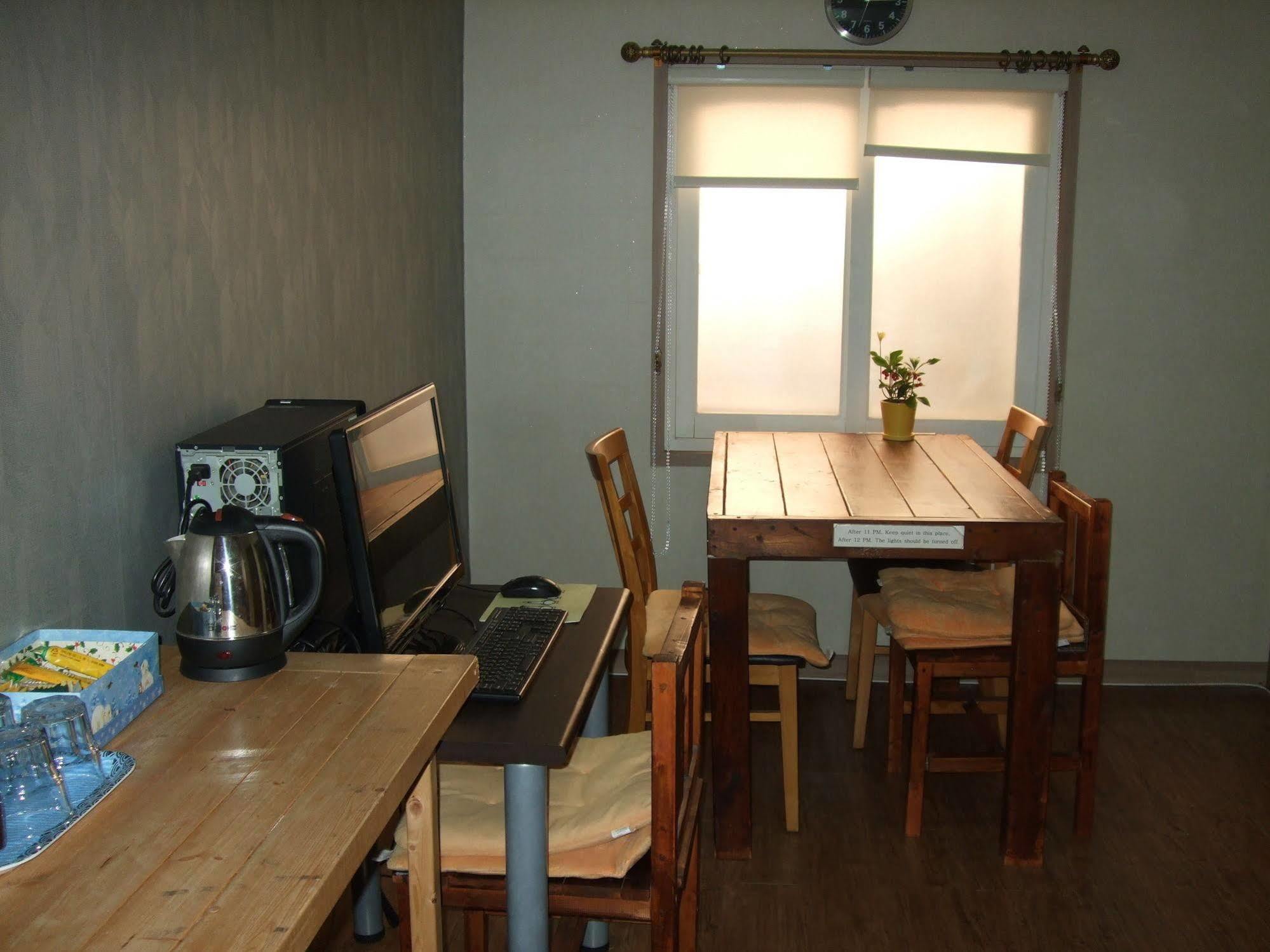 Birdsnest Hostel Hongdae Foreigner Only โซล ภายนอก รูปภาพ