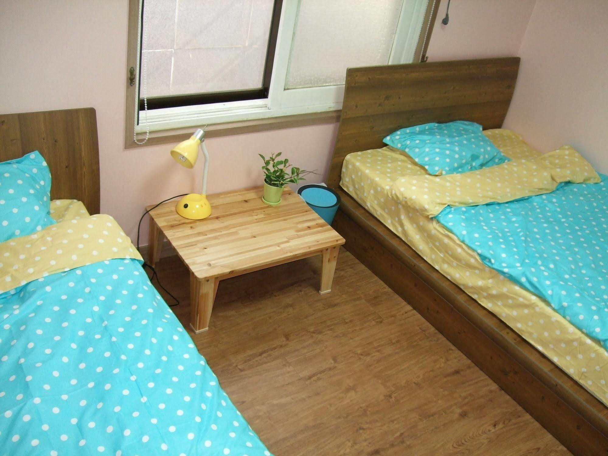 Birdsnest Hostel Hongdae Foreigner Only โซล ภายนอก รูปภาพ